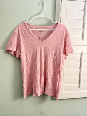 Universal Thread Women's Light Pink V-Neck Short Sleeve Tee